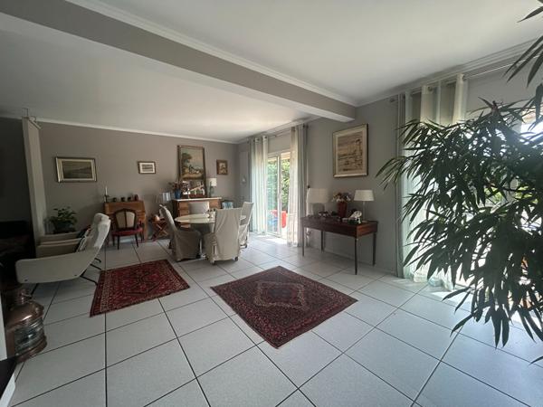 Maison à Carcassonne avec piscine et garage