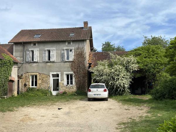 Maison ancienne - Montignac-lascaux Sur les hauteurs entre Montignac et Sarlat, maison en pierre avec grande grange, l'ensemble situé au calme sur un terrain d'environ 2800 m².