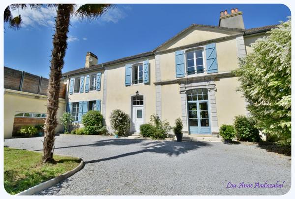 ARTIX DEMEURE  MAÎTRE 157 M² HABITABLE - TERRAIN ET DOUBLE GARAGES