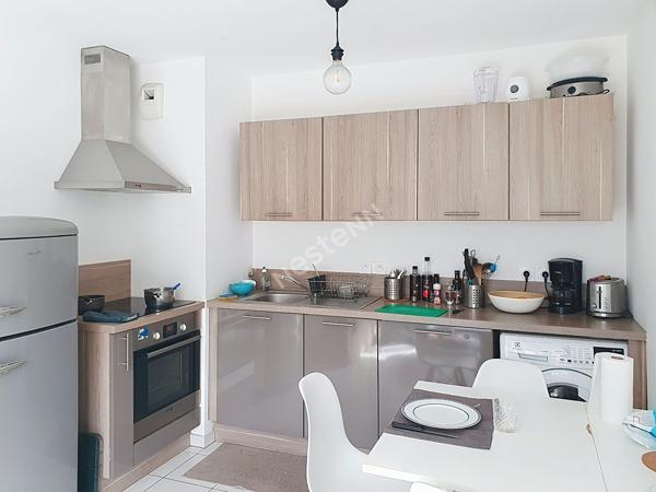 Orvault Ferrière : Exclusivité ! En rez de jardin, T2 avec terrasse parking couvert sécurisé. Proche commerces et tramway de la Ferrière.