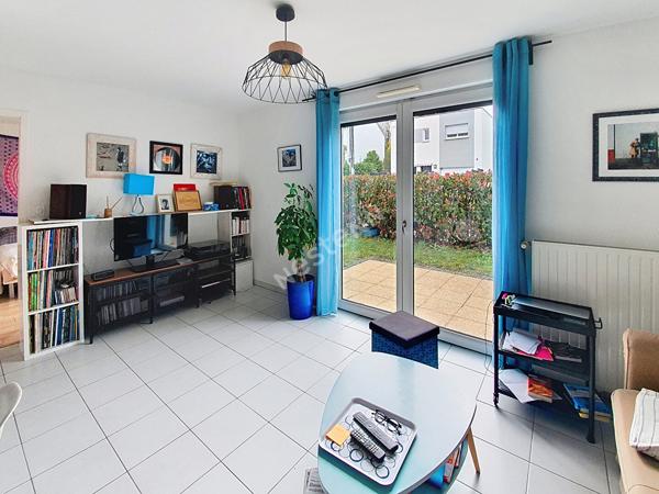 Orvault Ferrière : Exclusivité ! En rez de jardin, T2 avec terrasse parking couvert sécurisé. Proche commerces et tramway de la Ferrière.