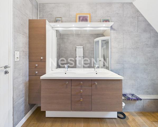 A vendre à Marmanhac, sur terrain d'environ 1000 m², Maison de caractère de type 4 d'une surface d'environ 150 m² avec garage, cave et terrasse.