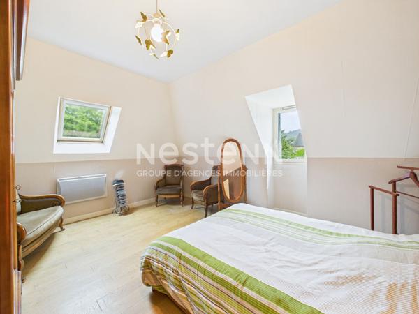 A vendre à Marmanhac, sur terrain d'environ 1000 m², Maison de caractère de type 4 d'une surface d'environ 150 m² avec garage, cave et terrasse.