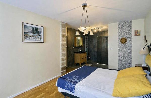 Vieux Lille: duplex inversé dans un hôtel particulier