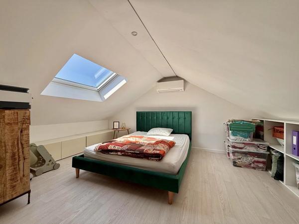 MAISON T5 TRAVERSANTE – 120 m² HABITABLES – PARCELLE 1650 m² AVEC PISCINE – DPE C