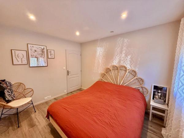 MAISON T5 TRAVERSANTE – 120 m² HABITABLES – PARCELLE 1650 m² AVEC PISCINE – DPE C