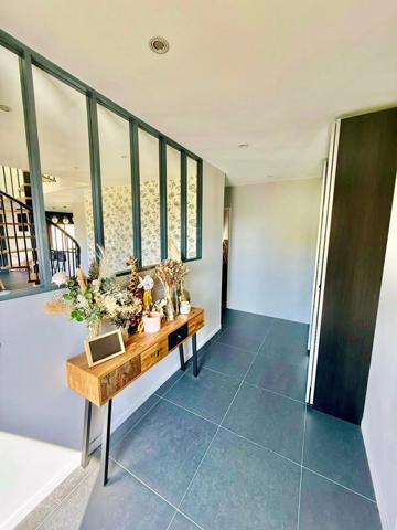 MAISON T5 TRAVERSANTE – 120 m² HABITABLES – PARCELLE 1650 m² AVEC PISCINE – DPE C