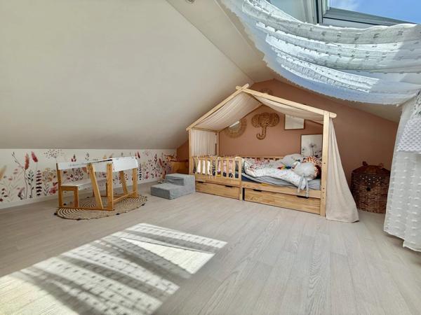 MAISON T5 TRAVERSANTE – 120 m² HABITABLES – PARCELLE 1650 m² AVEC PISCINE – DPE C