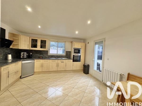 Maison à vendre 10 pièces 280 m² Nîmes-Saint-Césaire