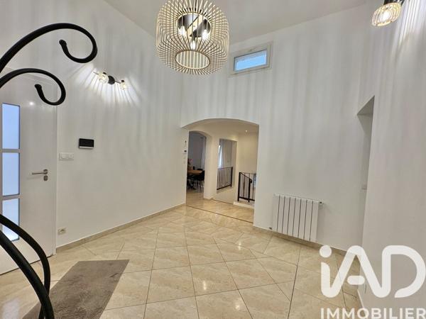 Maison à vendre 10 pièces 280 m² Nîmes-Saint-Césaire