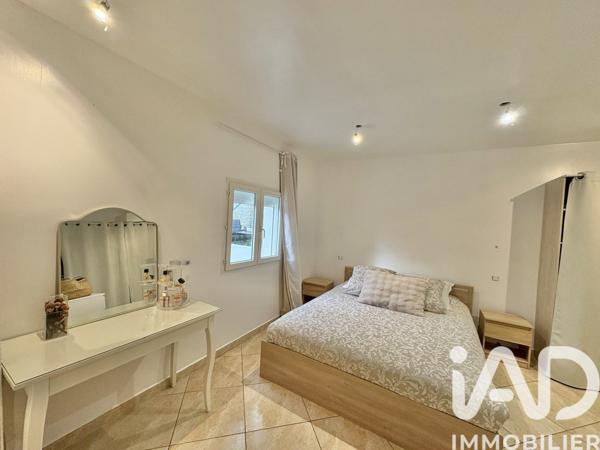 Maison à vendre 10 pièces 280 m² Nîmes-Saint-Césaire