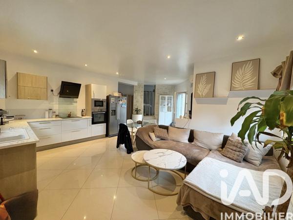 Maison à vendre 10 pièces 280 m² Nîmes-Saint-Césaire