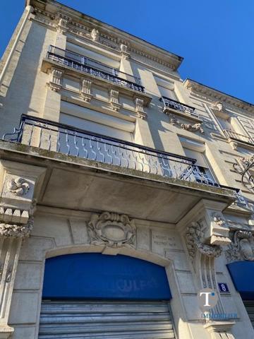 BERGERAC, Bel immeuble en pierre avec local commercial