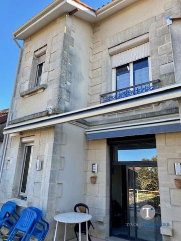 BERGERAC, Bel immeuble en pierre avec local commercial