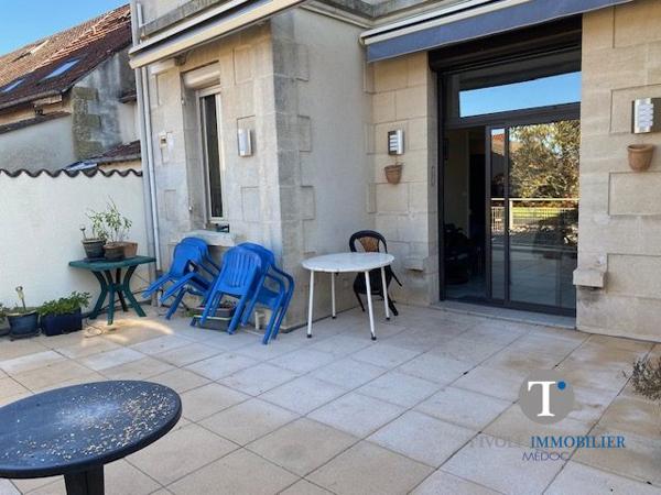 BERGERAC, Bel immeuble en pierre avec local commercial