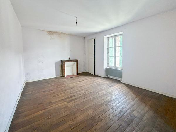 Ensemble immobilier ou grande maison familiale à rénover