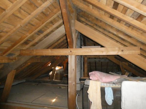 RUPT SUR MOSELLE (88) Ferme à conforter T7 de 160m² , hangar, terrain 1000m²+ 2 hectares loués à un agriculteur.