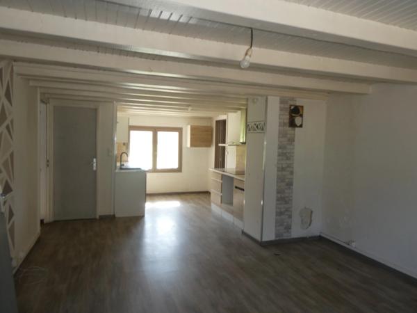 RUPT SUR MOSELLE (88) Ferme à conforter T7 de 160m² , hangar, terrain 1000m²+ 2 hectares loués à un agriculteur.