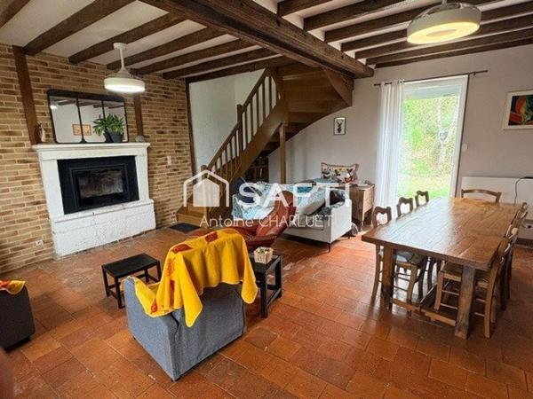 Ancienne ferme de 130m² avec terrain arboré de 9 330 m², nombreuses dépendances et potentiel touristique