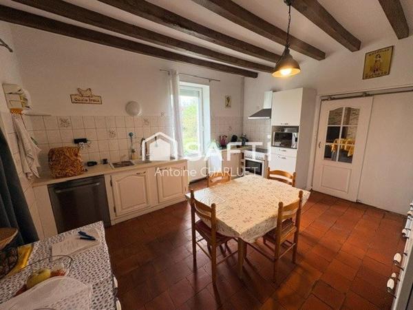 Ancienne ferme de 130m² avec terrain arboré de 9 330 m², nombreuses dépendances et potentiel touristique
