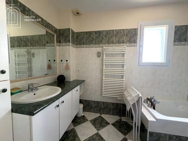 Maison de 156 m2 avec piscine et terrain 680 000 €