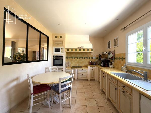 Maison de 156 m2 avec piscine et terrain 680 000 €