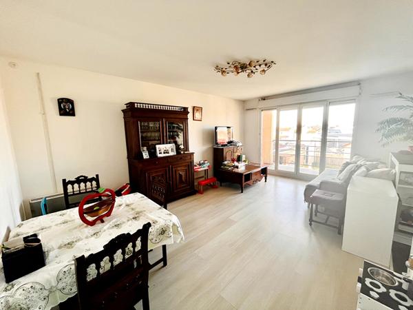 Appartement F3 Centre ville de MEAUX avec balcon et place de parking double