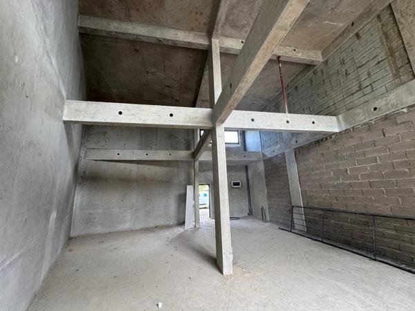 À LOUER Local de 90 m² - Route de Baduel