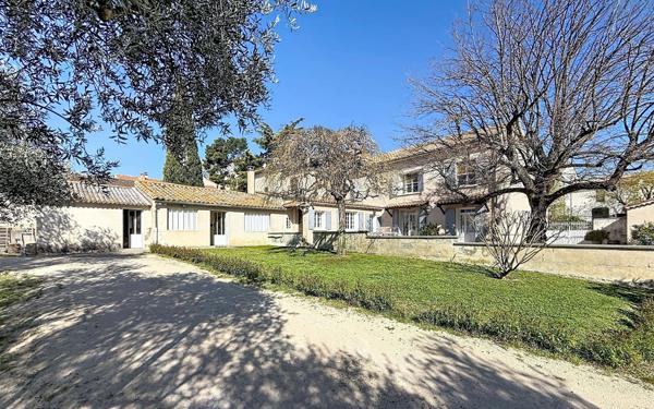 Maison à vendre    8 pièces •  Châteauneuf-de-Gadagne