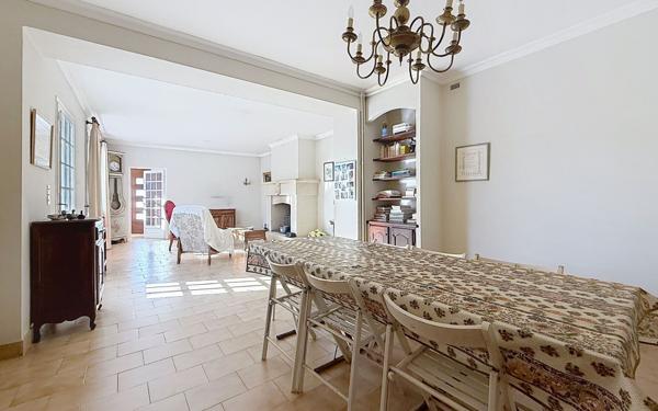 Maison à vendre    8 pièces •  Châteauneuf-de-Gadagne