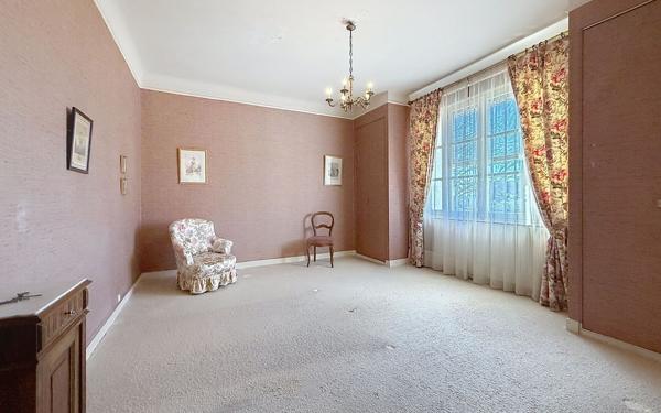 Maison à vendre    8 pièces •  Châteauneuf-de-Gadagne