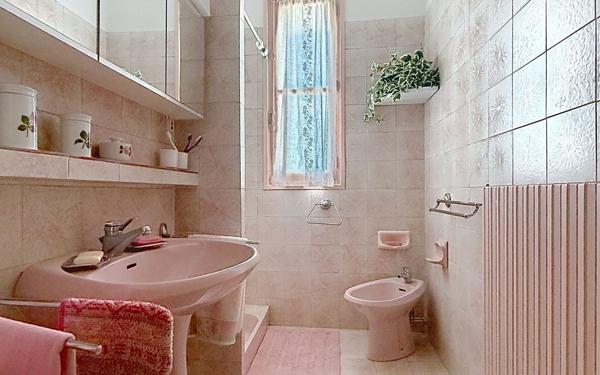 Maison à vendre    8 pièces •  Châteauneuf-de-Gadagne