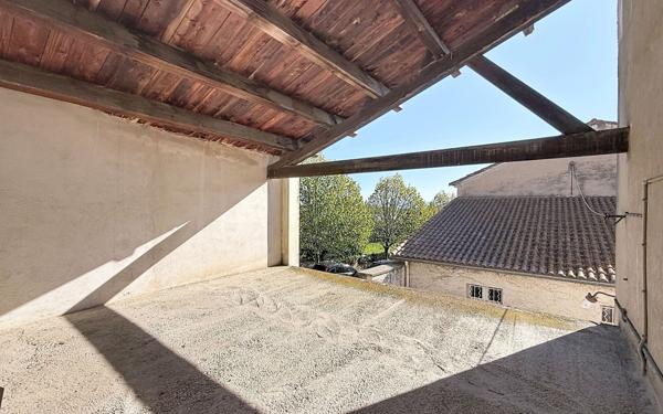 Maison à vendre    8 pièces •  Châteauneuf-de-Gadagne