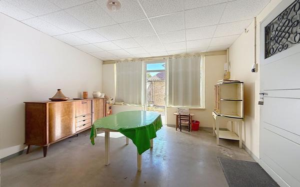 Maison à vendre    8 pièces •  Châteauneuf-de-Gadagne