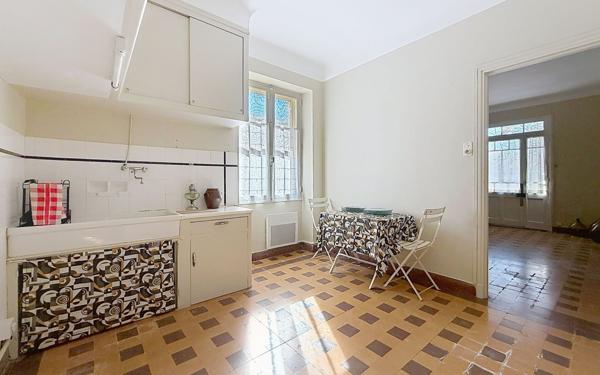 Maison à vendre    8 pièces •  Châteauneuf-de-Gadagne