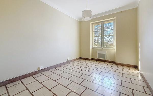 Maison à vendre    8 pièces •  Châteauneuf-de-Gadagne