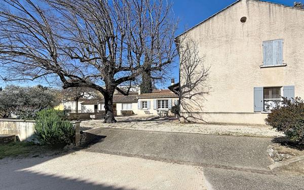 Maison à vendre    8 pièces •  Châteauneuf-de-Gadagne