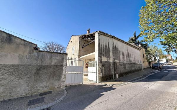 Maison à vendre    8 pièces •  Châteauneuf-de-Gadagne