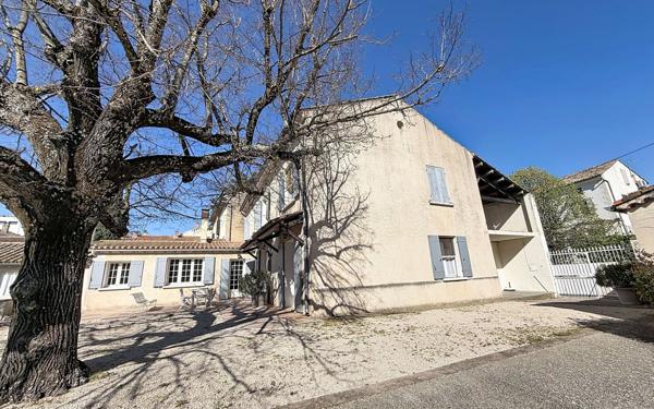 Maison à vendre    8 pièces •  Châteauneuf-de-Gadagne