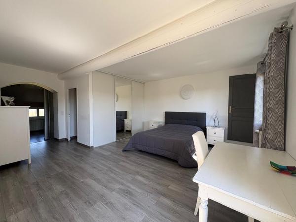 CORPS DE FERME RENOVE DE 200 M² + UNE DEPENDANCE DE 80 M²