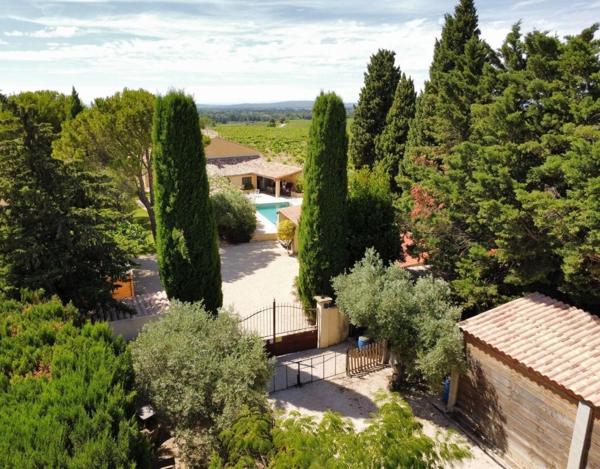 MAS RENOVE DE 280 M² AVEC VUE
