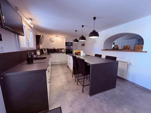 CORPS DE FERME RENOVE DE 200 M² + UNE DEPENDANCE DE 80 M²