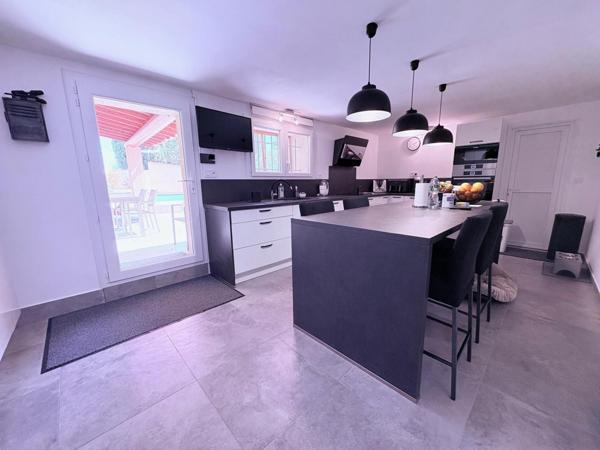 CORPS DE FERME RENOVE DE 200 M² + UNE DEPENDANCE DE 80 M²