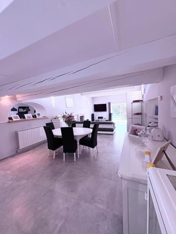 CORPS DE FERME RENOVE DE 200 M² + UNE DEPENDANCE DE 80 M²