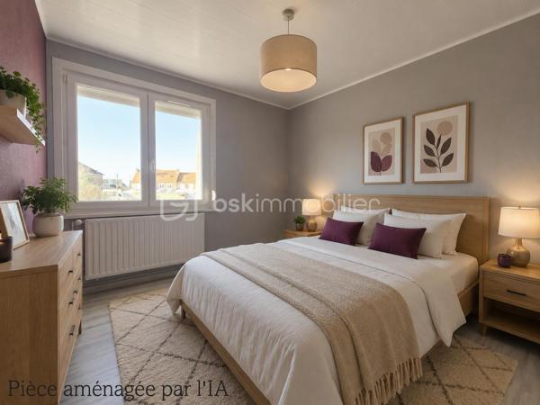 Et si votre appartement se vivait comme une maison ?

Dans un secteur calme et recherché d’Hazebrouck, découvrez ce bien atypique situé dans une petite copropriété de seulement 2 lots, sans charges de copropriété.

Avec son entrée indépendante, son jardin privatif, son garage et son ascenseur privé, vous profitez d’une vraie sensation d’indépendance et d’un confort de vie rarement proposés en appartement.

Vous disposez d’une belle pièce de vie lumineuse avec cuisine équipée, de 2 chambres, d’un bureau pouvant également servir de chambre d’enfant, d’une salle d’eau et d’un local technique de 10 m².

Le garage avec porte motorisée bénéficie d’un accès direct à l’appartement par l’ascenseur privé.

À l’extérieur, un jardin intimiste vous permet de profiter pleinement des beaux jours.

Chauffage central gaz et climatisation réversible.

Un bien idéal pour un couple, une famille ou pour ceux qui recherchent simplement les avantages d’une maison avec la facilité d’un appartement.

Un bien rare à découvrir à Hazebrouck.
