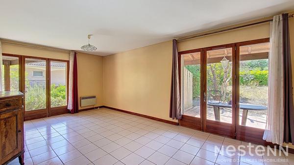 À vendre Maison de plain-pied à Caussens, 101 m² habitables avec garage en sous-sol et jardin