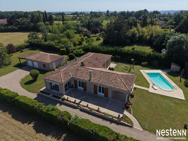 A Vendre Maison contemporaine de 174 m² avec garage, jardin et piscine sur la commune de Condom