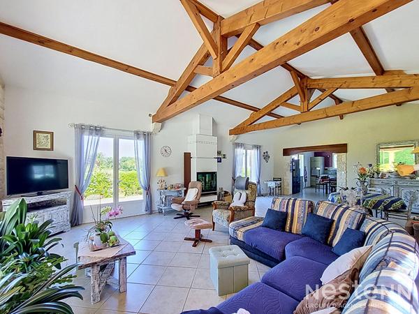 A Vendre Maison contemporaine de 174 m² avec garage, jardin et piscine sur la commune de Condom