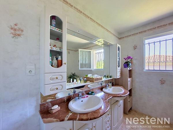 A Vendre Maison contemporaine de 174 m² avec garage, jardin et piscine sur la commune de Condom