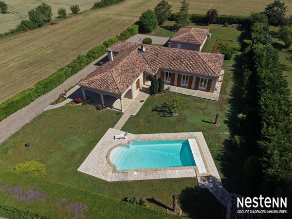 A Vendre Maison contemporaine de 174 m² avec garage, jardin et piscine sur la commune de Condom